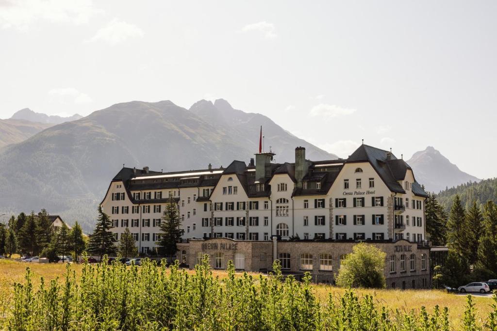 Nespecifikovaný výhled na hory nebo výhled na hory při pohledu z hotelu