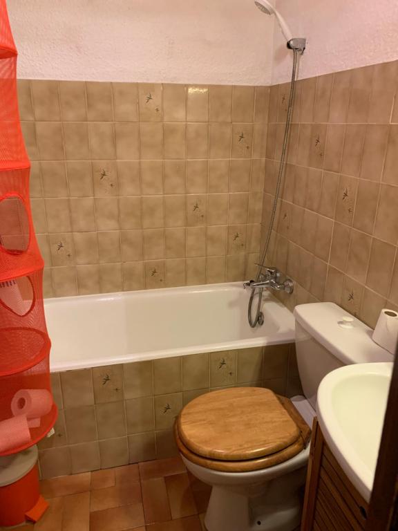155 Piste dans mon canapé - Appartement D'une Chambre
