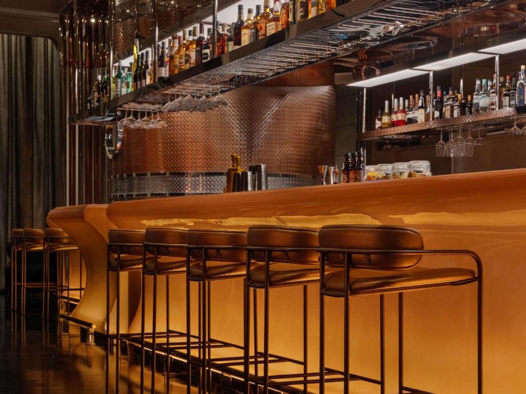 Lounge nebo bar v ubytování SO/ Uptown Dubai