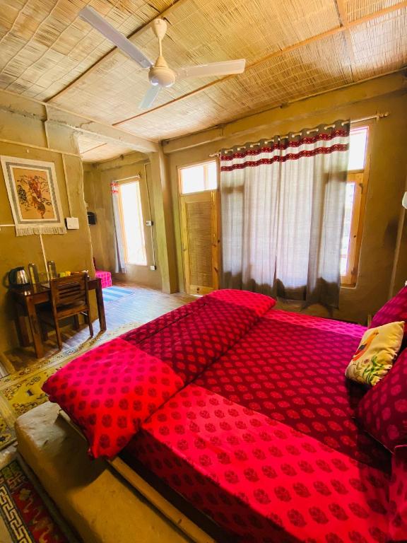 Living Good - A Himalayan Boutique Stay - Double Room With Balcony And Sea View