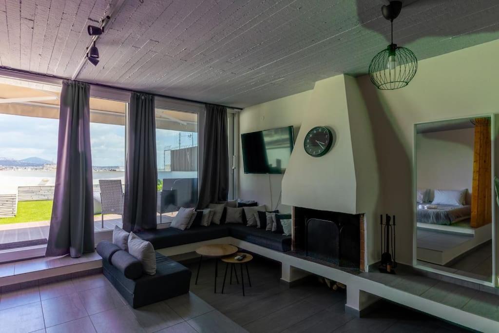 TV a/nebo společenská místnost v ubytování DeKo Penthouse Suite