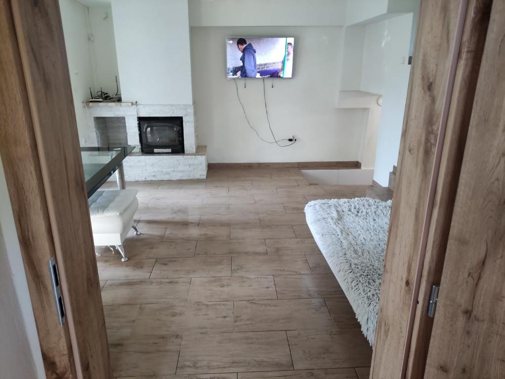 TV a/nebo společenská místnost v ubytování Chata na šírave
