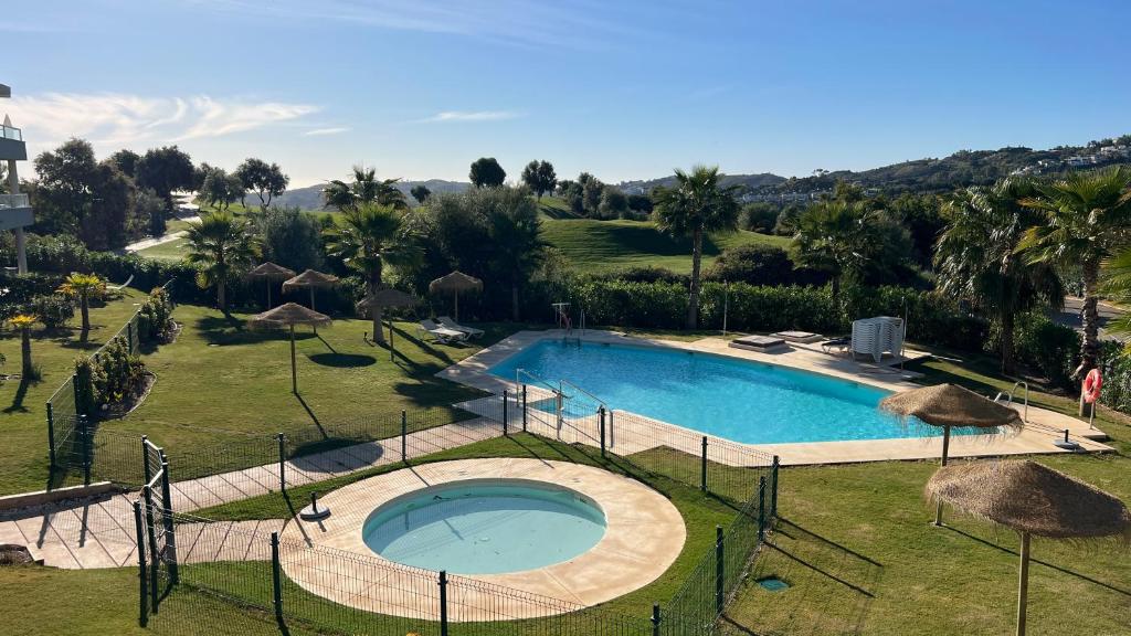 Fotografie z fotogalerie ubytování Stylish 2 bedroom apartment in La Cala Golf v destinaci Mijas