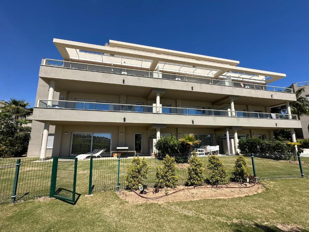 Fotografie z fotogalerie ubytování Stylish 2 bedroom apartment in La Cala Golf v destinaci Mijas