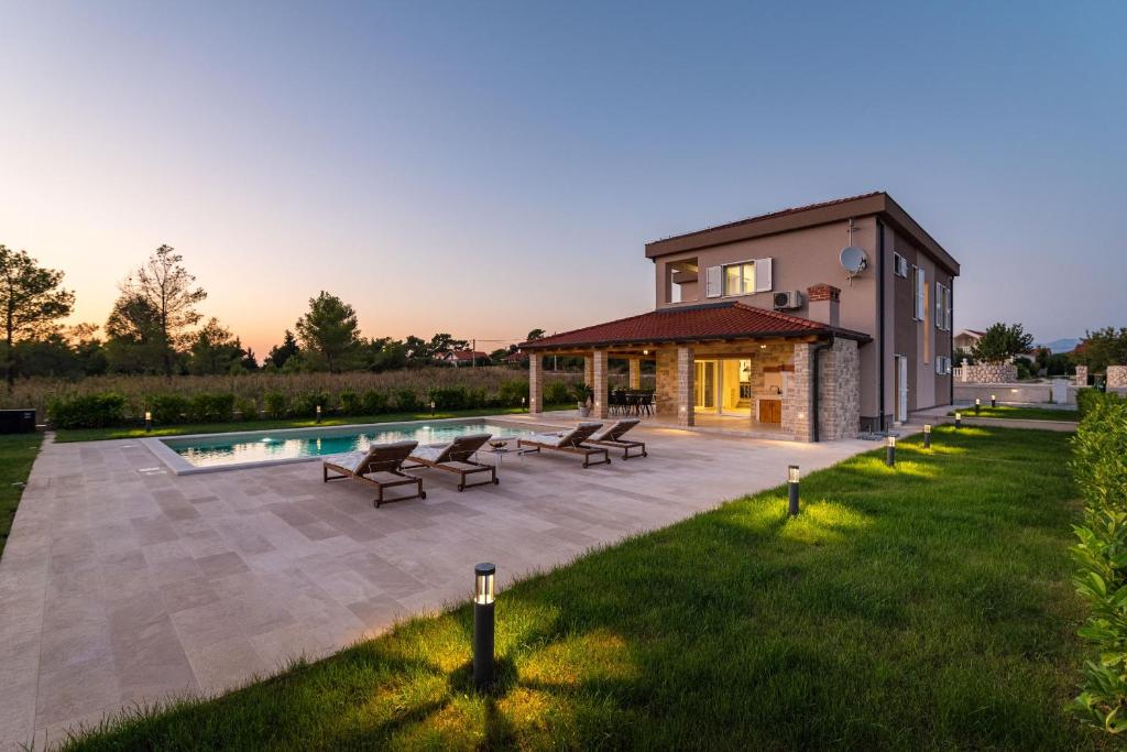 Πισίνα στο ή κοντά στο Exceptional Villa Idalia near ZADAR, NIN & QUEENS BEACH, Heated Pool, Privacy
