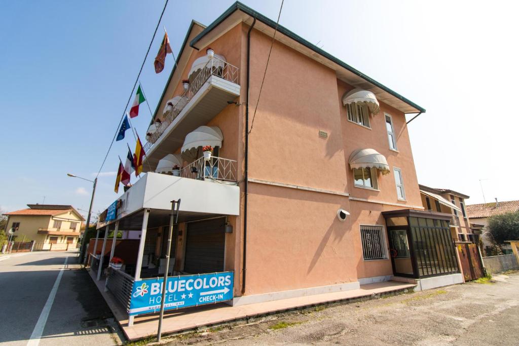 Budova, kde se hotel nachází