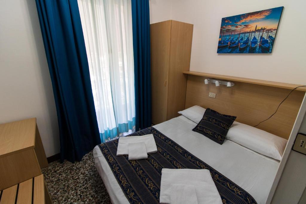 Postel nebo postele na pokoji v ubytování BlueColors Hotel