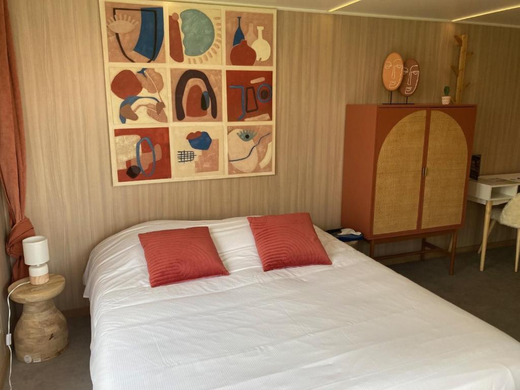 Postel nebo postele na pokoji v ubytování Hôtel Des Argousiers