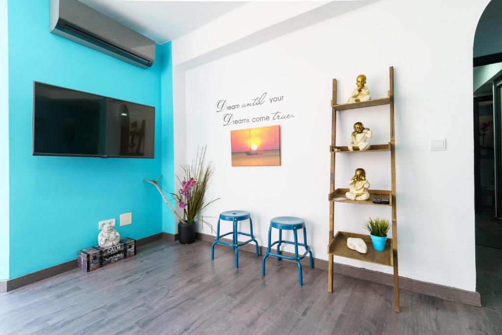 Televízia a/alebo spoločenská miestnosť v ubytovaní Nerja City Center Apartment - Happy Rentals