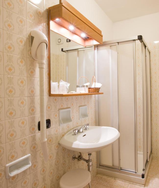 Koupelna v ubytování Hotel Carlone