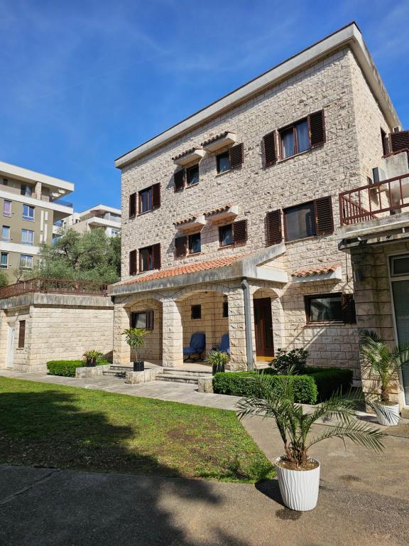 Budova, v ktorej sa apartmán nachádza
