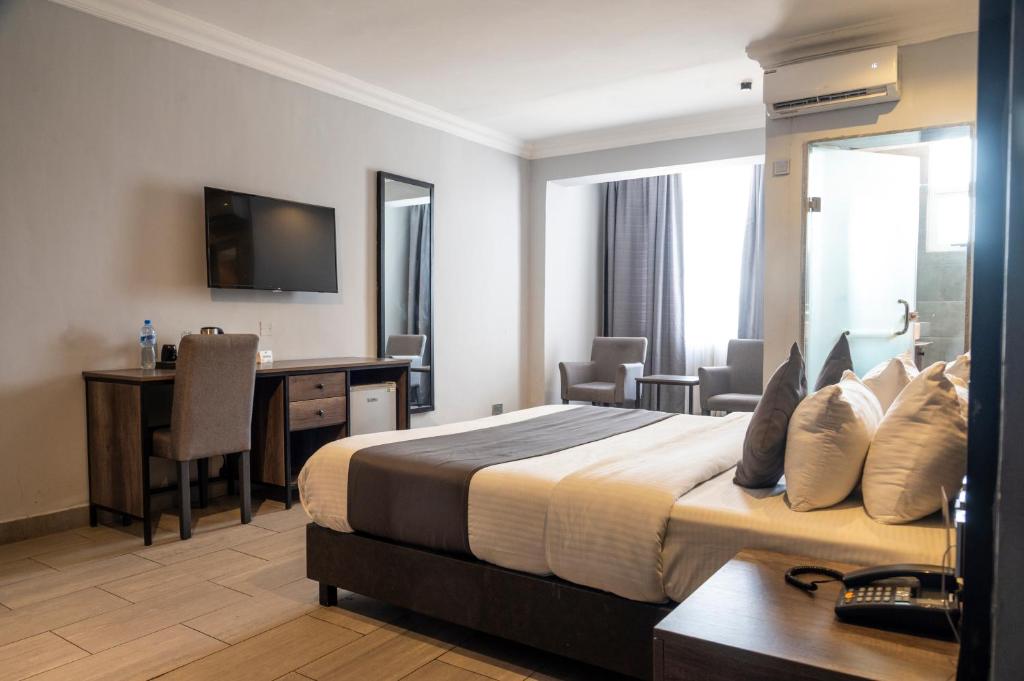 The Blowfish Hotel - Standart Çift Kişilik Oda 
