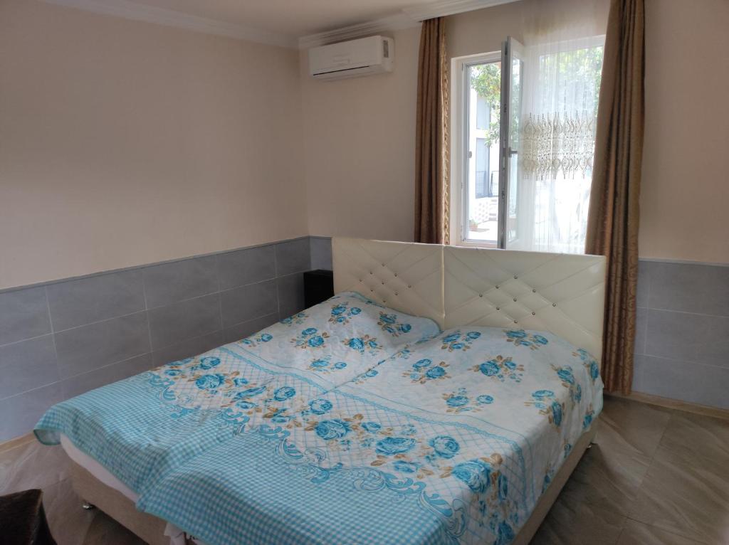 Postel nebo postele na pokoji v ubytování Guest House Koba