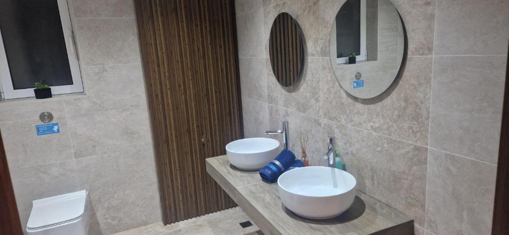 Koupelna v ubytování B8 Seaside Luxury Rooms with private bathroom - dining area shared