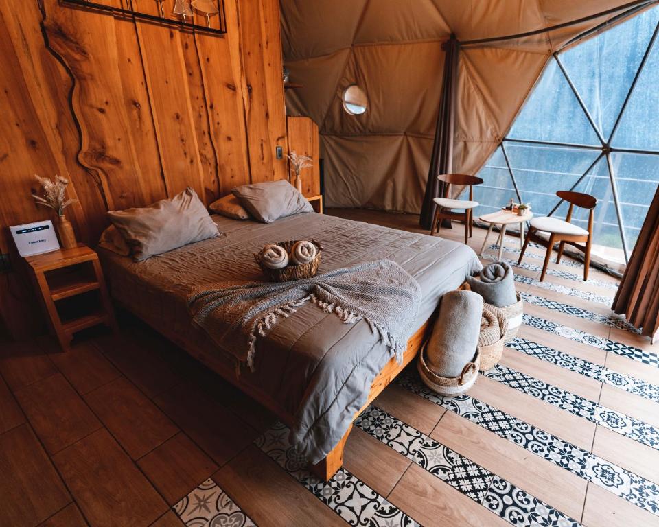 Postel nebo postele na pokoji v ubytování Green Noise Glamping