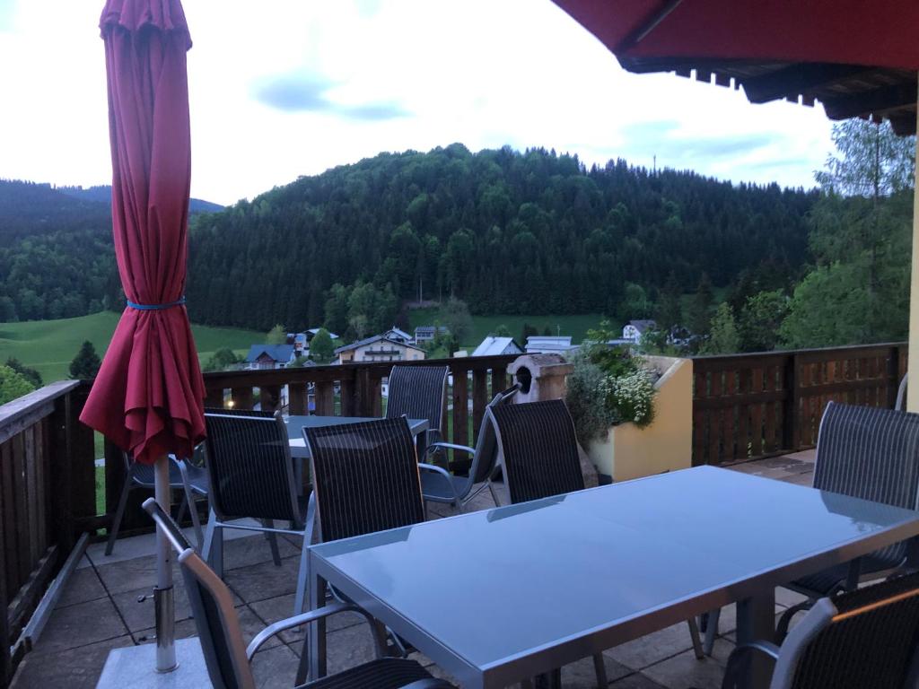 Nespecifikovaný výhled na hory nebo výhled na hory při pohledu z hotelu