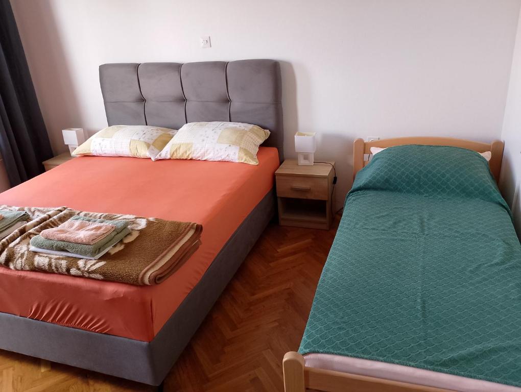 Posteľ alebo postele v izbe v ubytovaní Apartments Silvija