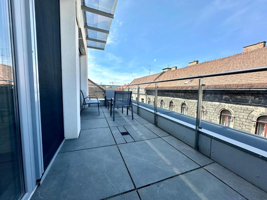 Balkón nebo terasa v ubytování Central Apartment Budapest ~ Roof Terrace/AC/Indoor parking