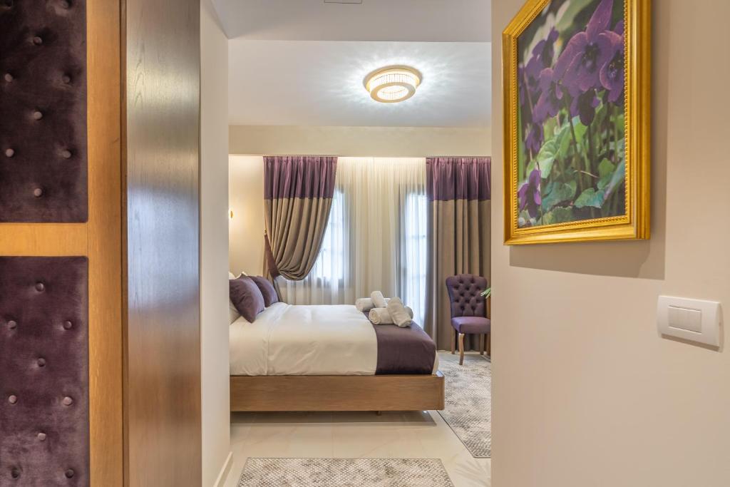 Postel nebo postele na pokoji v ubytování FLOARA DI MUNTE Forest Luxury Suites