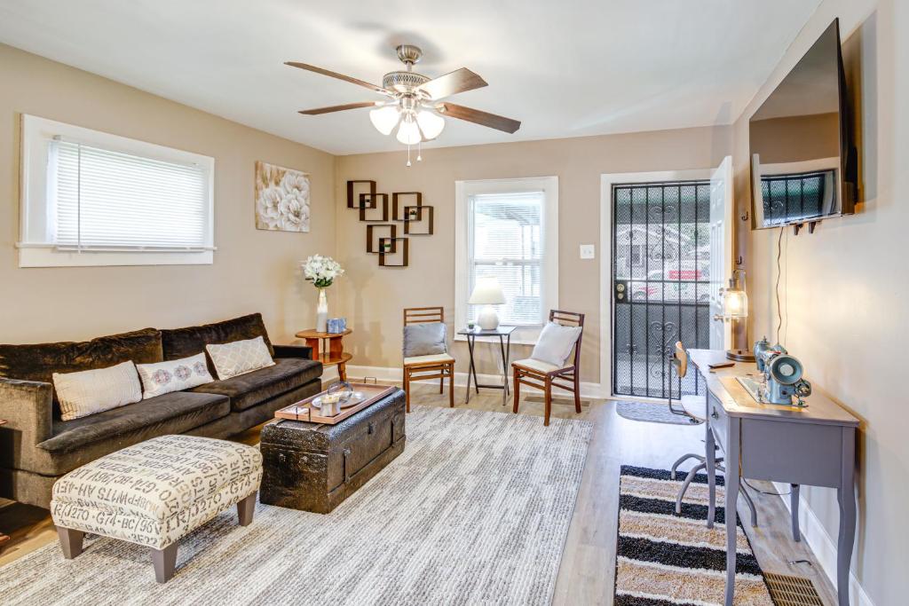 1925 Bungalow-Style Home about 2 Mi to Downtown Indy! - Vakantiehuis