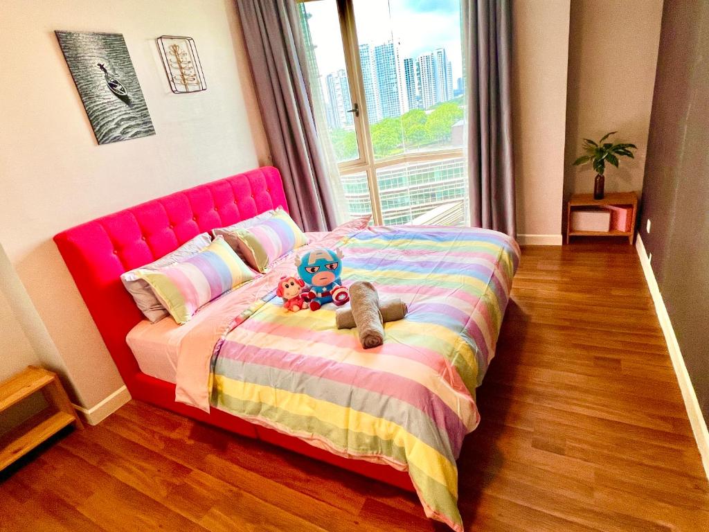 Postel nebo postele na pokoji v ubytování Legoland-3min Walk-HappyDream Suite at Afiniti -8pax-Cozy,Comfy&Convenience 2BR with Bathub