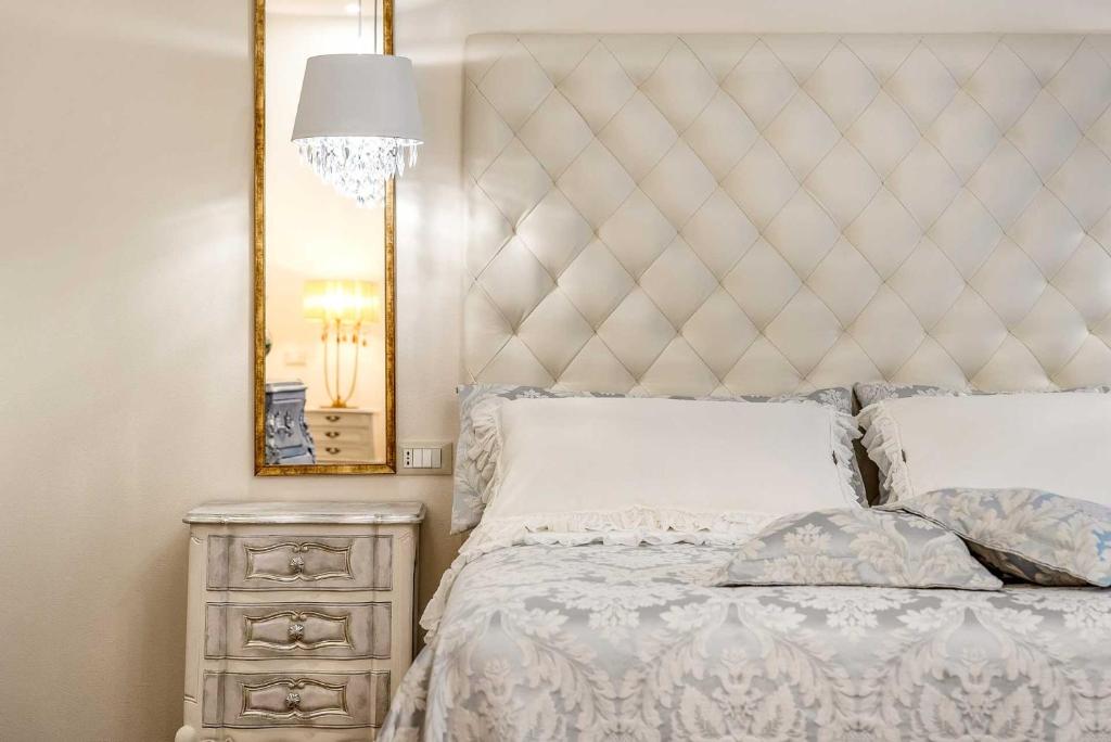 Łóżko lub łóżka w pokoju w obiekcie LUXURY DREAMS
