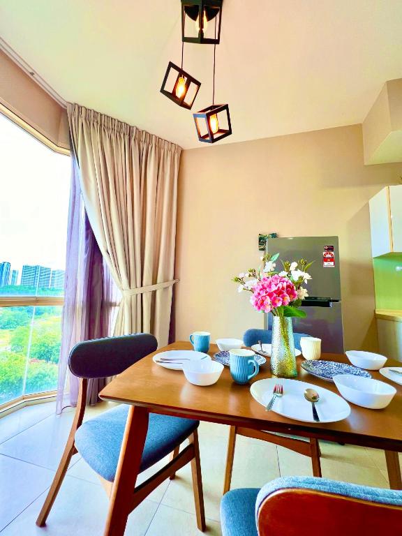 Posezení v ubytování Legoland-3min Walk-HappyDream Suite at Afiniti -8pax-Cozy,Comfy&Convenience 2BR with Bathub