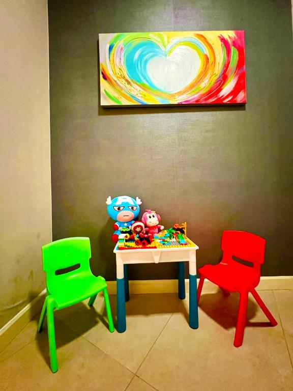 Fotografie z fotogalerie ubytování Legoland-3min Walk-HappyDream Suite at Afiniti -8pax-Cozy,Comfy&Convenience 2BR with Bathub v destinaci Nusajaya