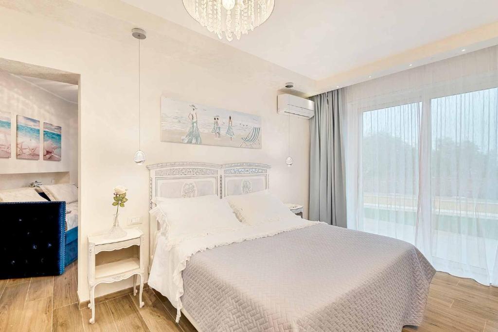 Łóżko lub łóżka w pokoju w obiekcie LUXURY DREAMS