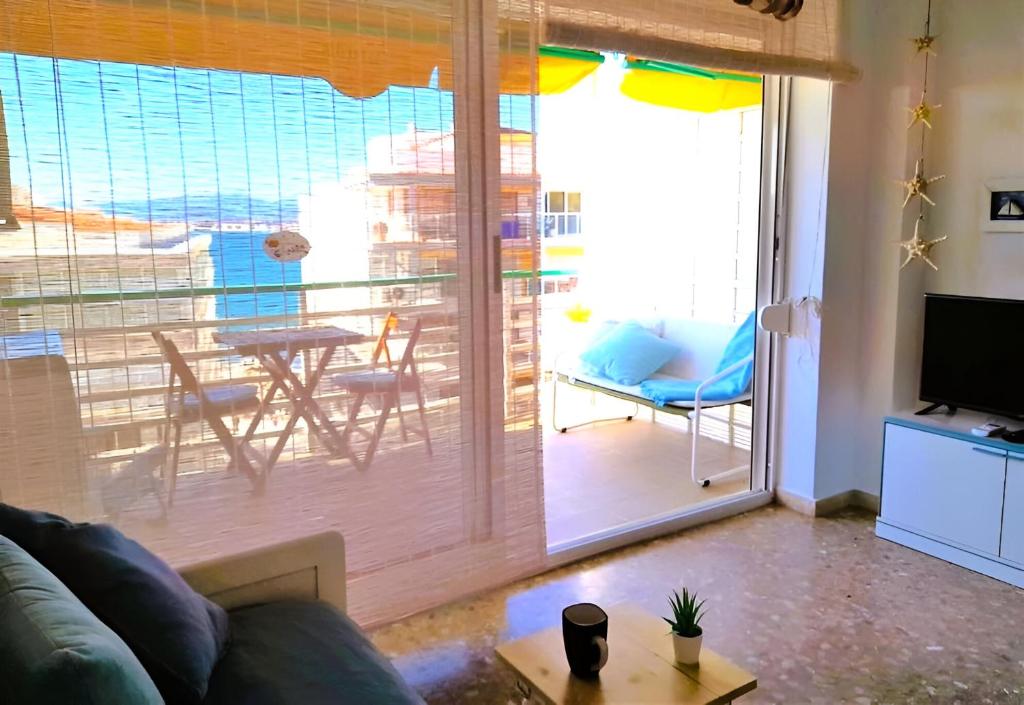 Televízia a/alebo spoločenská miestnosť v ubytovaní Paradis BEACH & CENTER