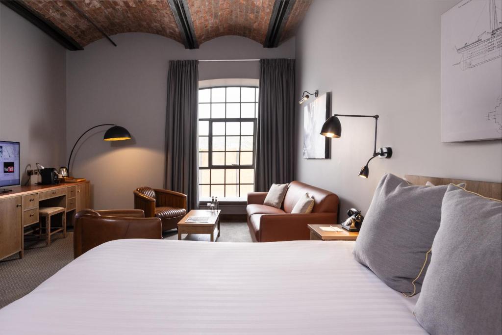 Postel nebo postele na pokoji v ubytování Titanic Hotel Liverpool