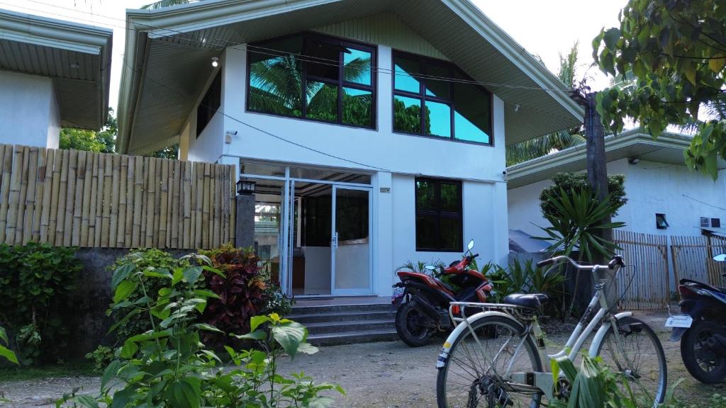 Jízda na kole v ubytování General's Hideout Siargao nebo okolí