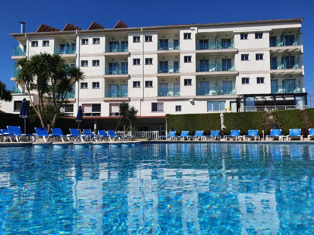 a large swimming pool in front of a hotel at Hotel Troncoso in Sanxenxo