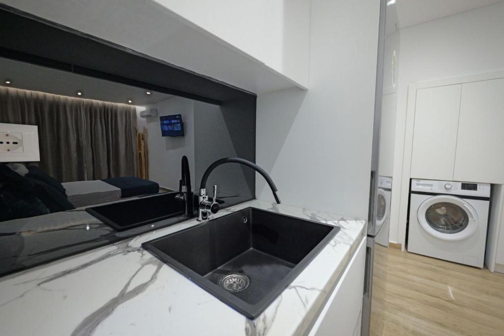 Kuchyň nebo kuchyňský kout v ubytování Cako Rooms Saranda