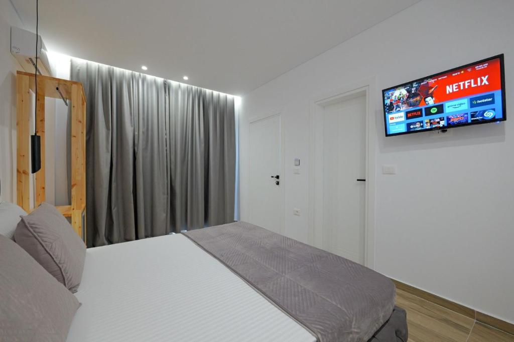 Postel nebo postele na pokoji v ubytování Cako Rooms Saranda