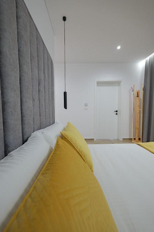 Postel nebo postele na pokoji v ubytování Cako Rooms Saranda