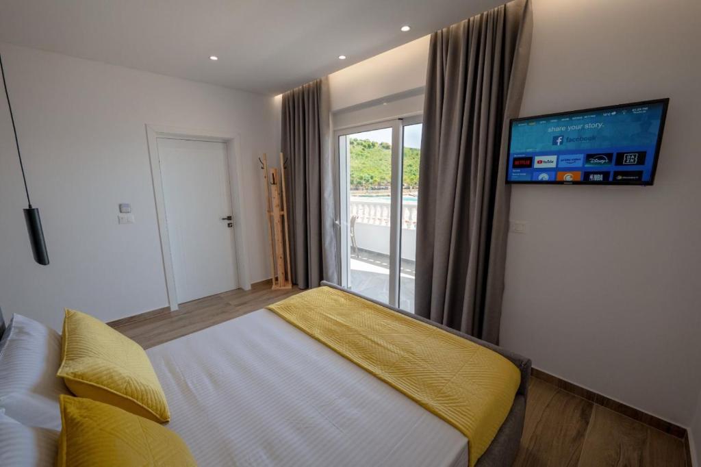 Postel nebo postele na pokoji v ubytování Cako Rooms Saranda