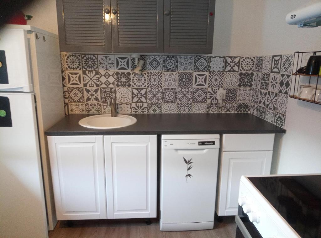 Kuchyň nebo kuchyňský kout v ubytování Vielle Aure Le 2 Bers 90m2 draps et serviettes inclus