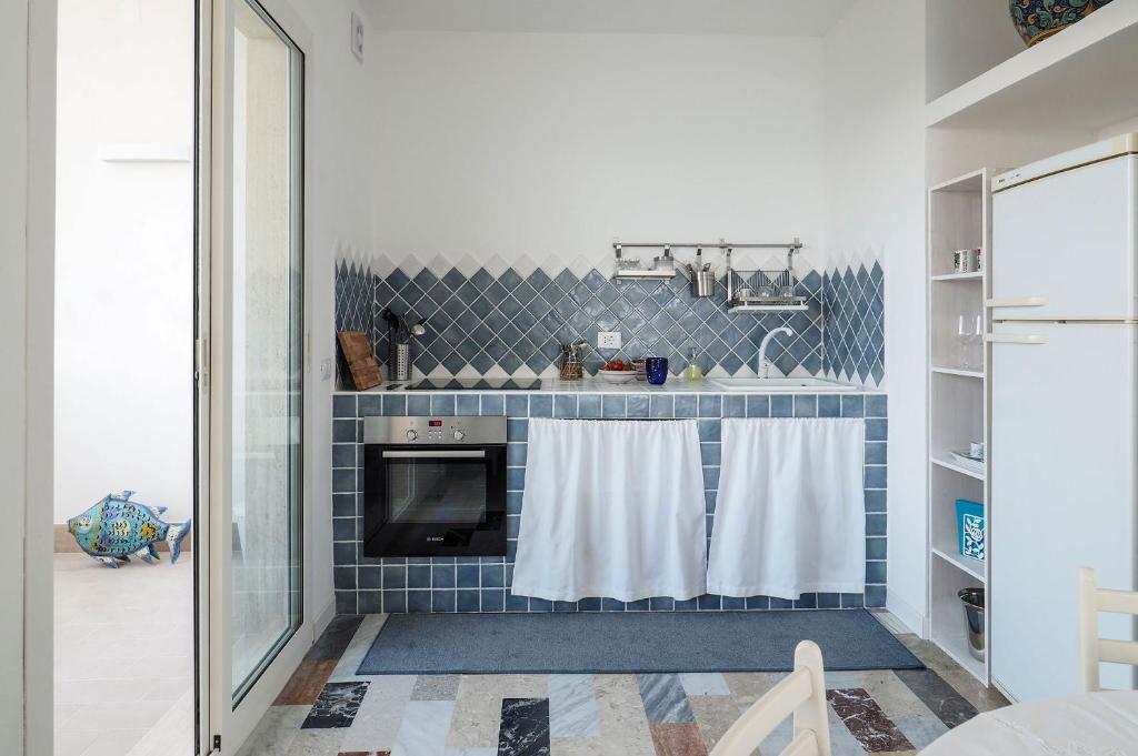 Cucina o angolo cottura di Rifugio a Mare