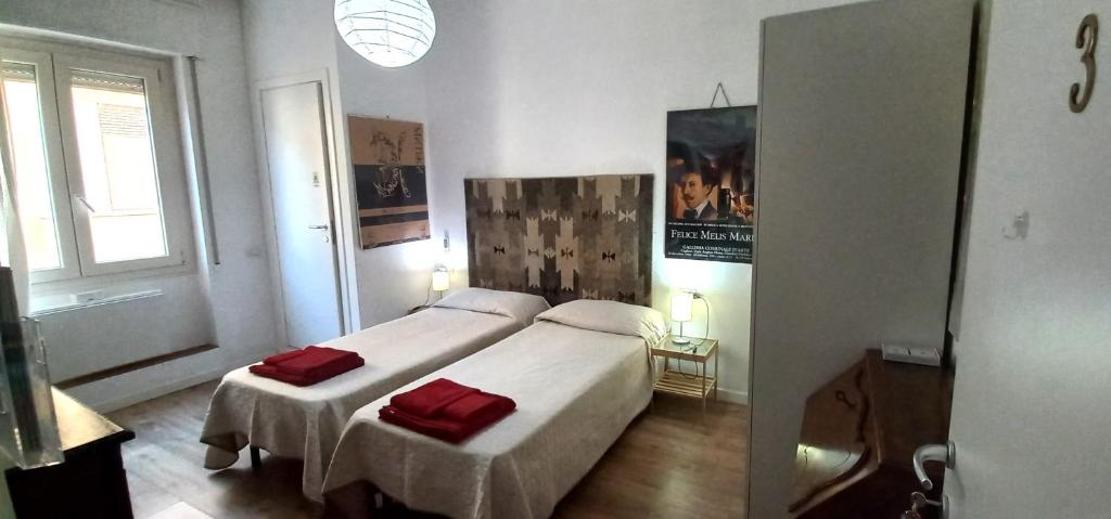Łóżko lub łóżka w pokoju w obiekcie B&B Leo