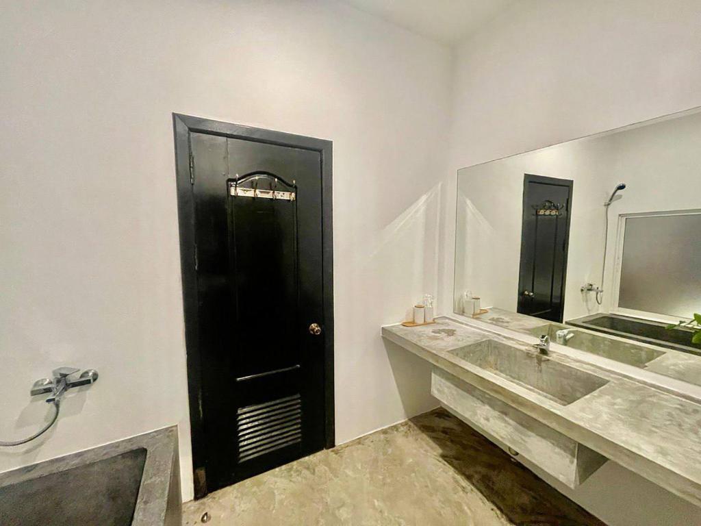 Koupelna v ubytování Chhouy Vathna Angkor Boutique