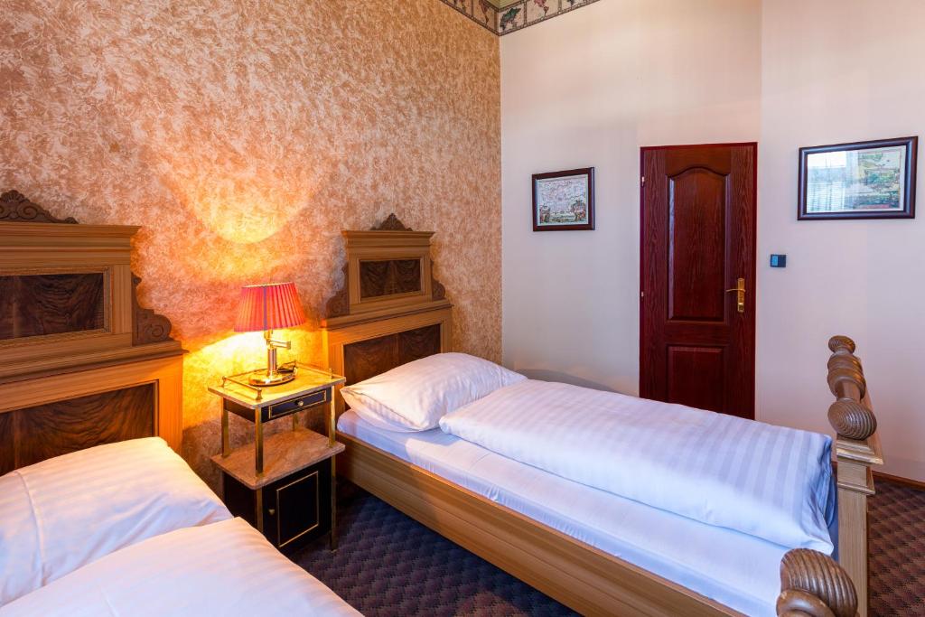 Postel nebo postele na pokoji v ubytování Hotel Continental