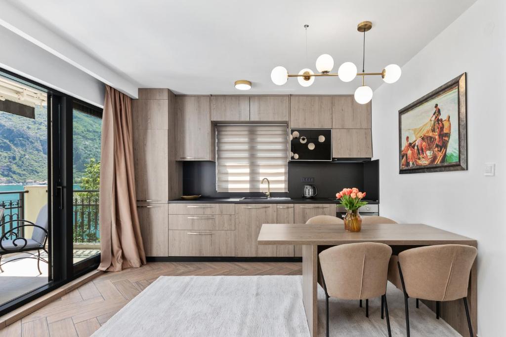 Dekaderon Lux Apartments - 2