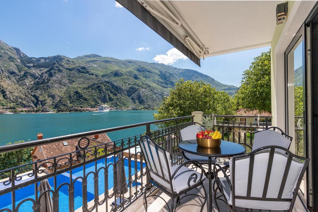 Dekaderon Lux Apartments - 16