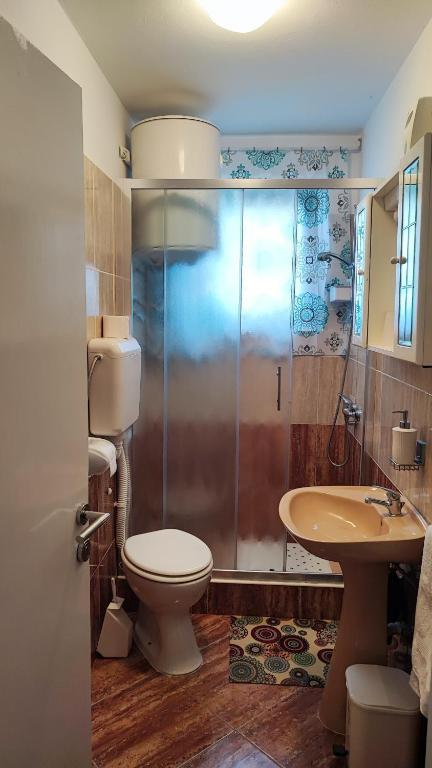 Koupelna v ubytování Apartments Anić