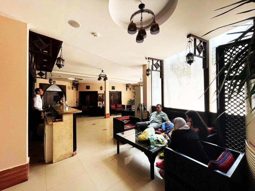 Posezení v ubytování Naama Inn Hotel