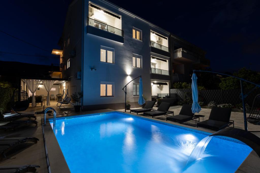 Bazén v ubytování Apartments Bilopavlović nebo v jeho okolí