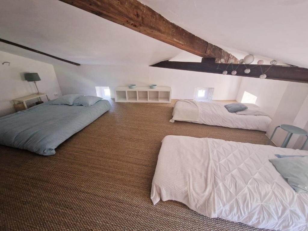 Postel nebo postele na pokoji v ubytování La Bastide d'Aigrefeuille