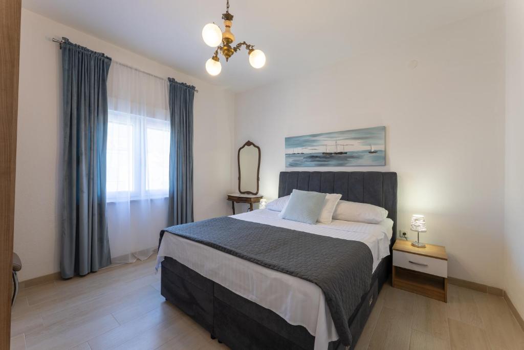 Postel nebo postele na pokoji v ubytování Apartments Bilopavlović