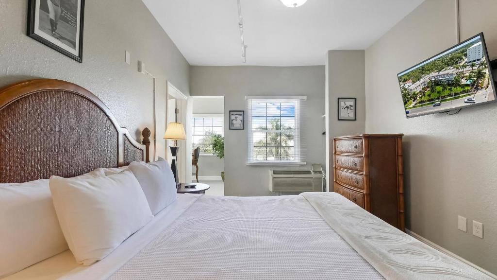 Crystal Bay Historic Hotel - Babe Ruth |Superior King Room